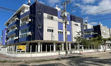 Maravilhosa cobertura no Ingleses, próximo a praia, com 4 dormitórios, sendo 3 suíte, espaço gourmet, área externa com linda vista panorâmica.