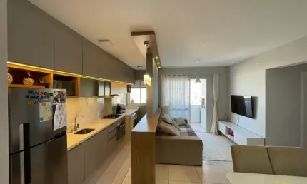 Apartamento de 02 dormitórios sendo 01 suíte no bairro Barreiros em São José