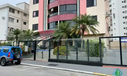 Lindo apartamento em excelente localização no balneário do estreito.