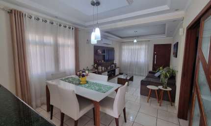 CASA DE 3 DOMITORIOS COM SUITE E PISCINA EM SÃO JOSÉ