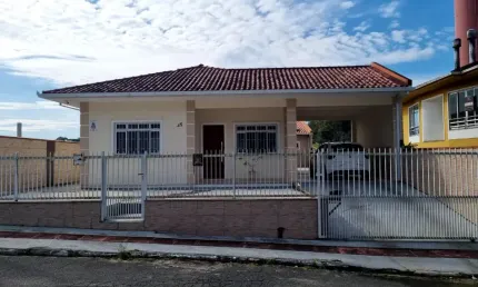 CASA DE 3 DOMITORIOS COM SUITE E PISCINA EM SÃO JOSÉ