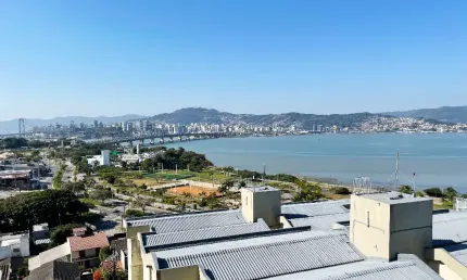 Linda cobertura em Coqueiros, com a mais linda vista panorâmica  da região.