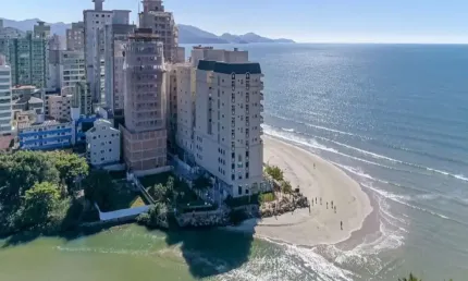 Excelente Apartamento a poucos metros do Mar | 3 Suítes, 2 Vagas de Garagem na Meia Praia em Itapema/SC - Imobiliária África