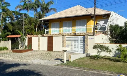 Guaratuba, Sobrado com piscina, 6 Quartos sendo 4 Suítes, garagem p 4 carros, praia Brejatuba, Guaratuba/PR - Imobiliária África