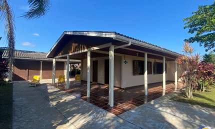 Casa, Balneário Coroados, 4 Quartos, 2 bwc, terreno de 720m², 5 vagas de Garagem, Coroados, Guaratuba/PR - Imobiliária África