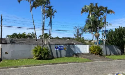 Guaratuba, casa com 3 quarto (sendo 1 suíte) sobre amplo terreno no bairro piçarras próximo da baía de guaratuba - pr.