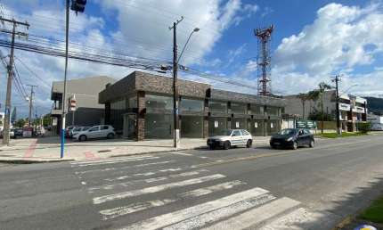 Loja para locação anual em Guaratuba -Sala comercial, 38,00 m2 útil, 2 banheiros e espaço descoberto nos fundos.