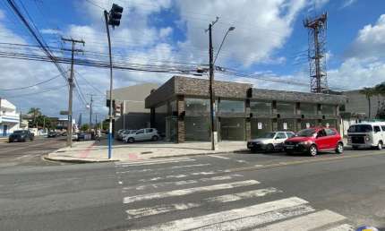 Loja para locação anual em Guaratuba -Sala comercial, 38,00 m2 útil, 2 banheiros e espaço descoberto nos fundos.