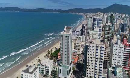 Excelente Cobertura Duplex | 3 Suítes sendo 1 Suíte Master, 4 vagas de Garagem na Meia Praia em Itapema/SC - Imobiliária África