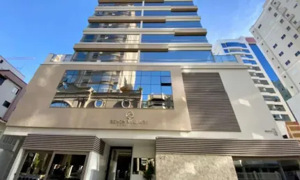Excelente apartamento novo | poucos metros do mar | 4 suítes, 3 vagas de garagem na meia praia em itapema/sc - imobiliária áfrica