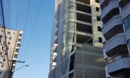 Em construção | excelente apartamento 3 suítes, 2 vagas de garagem na meia praia em itapema/sc - imobiliária áfrica