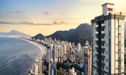 Em construção | excelente apartamento 3 suítes, 3 vagas de garagem no centro em itapema/sc - imobiliária áfrica