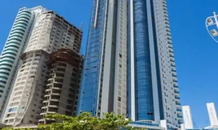 Luxuoso Apartamento | Frente Mar | 4 Suítes com 4 vagas de Garagem no Centro de Balneário Camboriú/SC - Imobiliária África
