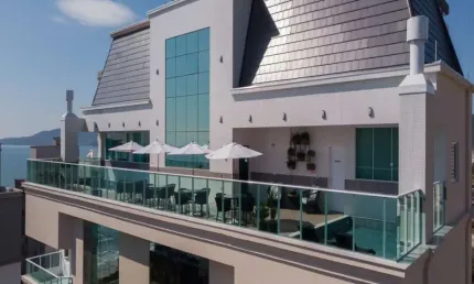 Excelente apartamento novo | 140m do mar | 3 suítes com 3 vagas de garagem na meia praia em itapema/sc - imobiliária áfrica
