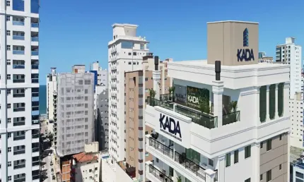 Em Construção | Ótimo Apartamento 3 Suítes, 2 vagas de Garagem na Meia Praia em Itapema/SC - Imobiliária África