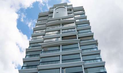 Fino Apartamento Frente Mar | 4 Suítes, 3 vagas de Garagem no Centro de Itapema/SC - Imobiliária África