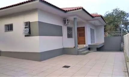 Casa com 3 quartos para alugar no Igara, Canoas  por R$ 8.500