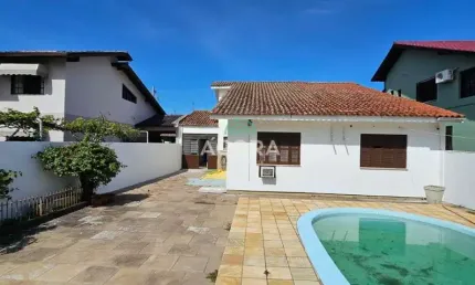Casa com 4 quartos para alugar no Fátima, Canoas  por R$ 3.900