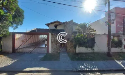 Casa com 3 quartos à venda na Rua Doutor Adhemar de Barros, 330, Jardim Europa, Valinhos por R$ 1.250.000