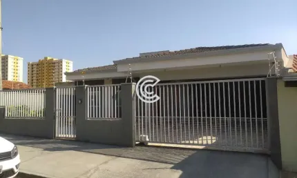 Casa com 3 quartos à venda na Rua Humberto Biscardi, 221, Jardim Pinheiros, Valinhos por R$ 1.100.000