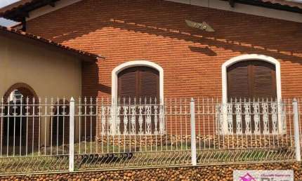 Casa com 4 dormitórios à venda, 289 m² por R$ 700.000,00 - Centro - Leme/SP