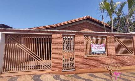 Casa com 3 dormitórios à venda, 174 m² por R$ 350.000 - Centro - Leme/SP