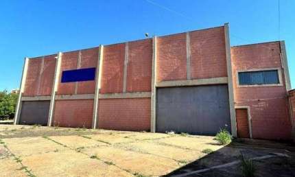 Barracão, 1998 m² - venda por R$ 6.000.000 ou aluguel por R$ 15.000/mês - Barra Funda - Leme/SP