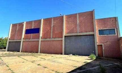 Barracão, 1998 m² - venda por R$ 6.000.000 ou aluguel por R$ 15.000/mês - Barra Funda - Leme/SP