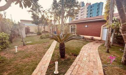 Casa com 3 dormitórios à venda, 383 m² por R$ 1.800.000 - Centro - Pirassununga/SP