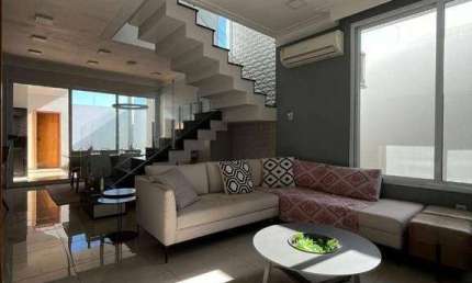 Casa com 3 dormitórios à venda, 220 m² por R$ 880.000 - Alto das Palmeiras (leme) - Leme/SP