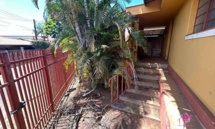 Casa com 3 dormitórios à venda, 144 m² por R$ 480.000 - Centro - Leme/SP