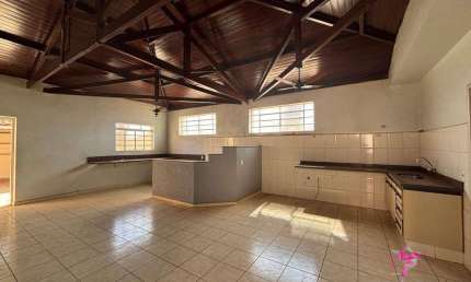 Casa com 4 dormitórios, 177 m² - venda por R$ 600.000,00 ou aluguel por R$ 3.000,00/mês - Centro - Leme/SP