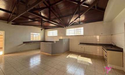 Casa com 4 dormitórios, 177 m² - venda por R$ 600.000,00 ou aluguel por R$ 3.000,00/mês - Centro - Leme/SP