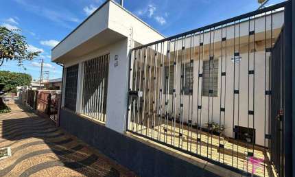 Casa com 3 dormitórios à venda, 198 m² por R$ 520.000,00 - Centro - Leme/SP