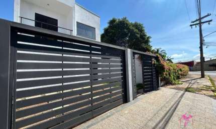 Casa com 3 dormitórios à venda, 220 m² por R$ 630.000 - Cidade Jardim - Pirassununga/SP