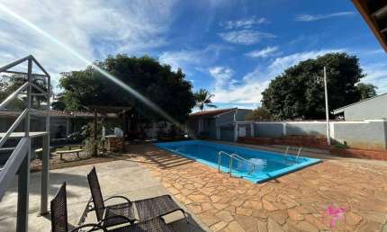 Casa com 3 dormitórios para alugar, 380 m² por R$ 5.500/mês - Vale Verde - Leme/SP
