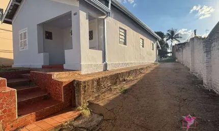 Casa com 2 dormitórios para alugar, 190 m² por R$ 1.400,00/mês - Centro - Leme/SP