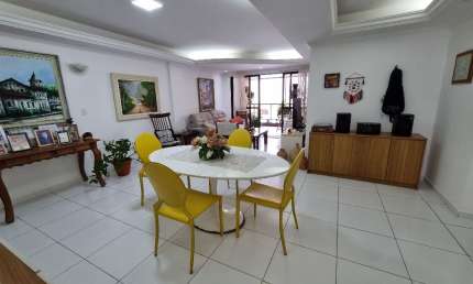 Amplo Apartamento com Vista Mar à Venda em Intermares – 4 Quartos e 147m²!