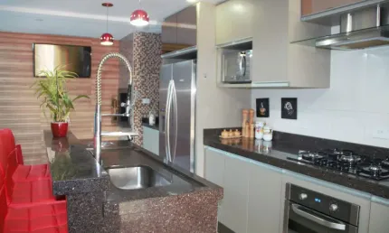 Triplex lindo e em excelente localização no Xaxim - Vale a pena conhecer!