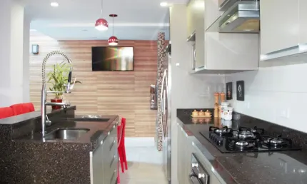 Triplex lindo e em excelente localização no xaxim - vale a pena conhecer!