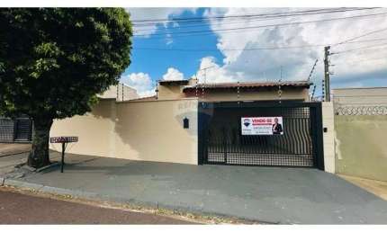 Casa com 3 quartos à venda na Rua Arlindo Luiz Teixeira, 222, Jardim Iguaçu, Presidente Prudente