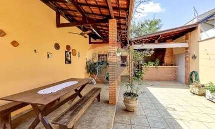 Casa À venda com 226 metros quadrados com 4 quartos em Zona Central - Rio Claro - SP