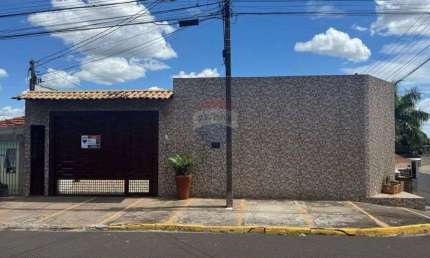 Oportunidade Única no Jardim Iguaçu: Casa Ampla, Kitnet e Subsolo Comercial