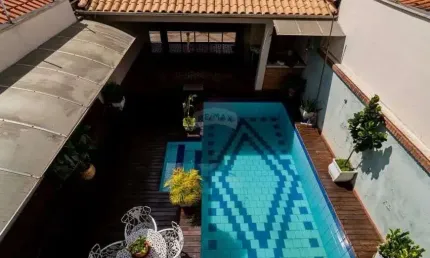 Sobrado com 3 Dormitórios, Suíte com Closet, Piscina e Área Gourmet – Próximo ao Comércio, no Parque