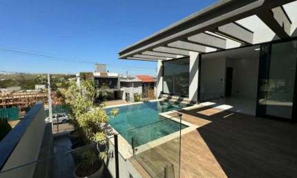 Casa semi-térrea no Condomínio Residencial Villa D'Aquila com 3 suítes e 4 vagas de garagem - R$ 2.0