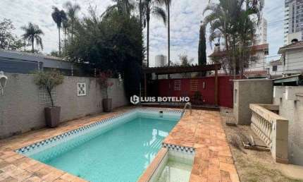 Casa térrea no bairro Jardim Europa com 3 dormitórios e 2 vagas cobertas - R$ 1.700.000,00