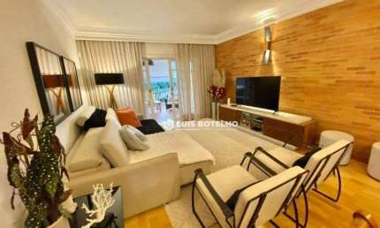 Casa térrea no Centro com 3 dormitórios e 2 vagas cobertas - R$ 1.600.000,00