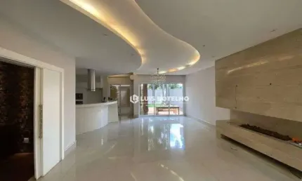 Sobrado no Condomínio Residencial Villa D'Aquila com 3 dormitórios e 4 vagas de garagem - R$ 1.860.0