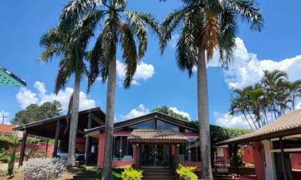Casa de condomínio térrea para venda possui 560 metros quadrados com 4 quartos
