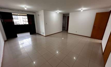 Apartamento 3 Quartos a 2ª Quadra da Praia da Jatiúca – Amplo e Bem Localizado